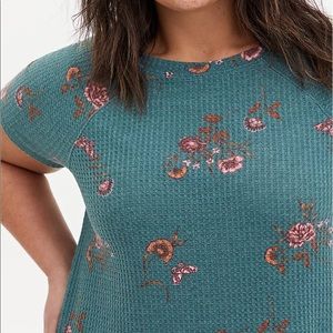 TORRID CREW TEE - WAFFLE-KNIT FLORAL PINE GREEN